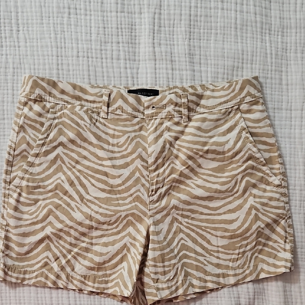 Banana Republic Tan Bermuda Shorts Lightweight Safari Style